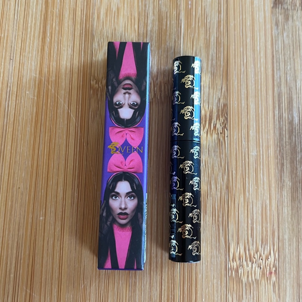 Qveen Bow Down Transparent Brow Glue